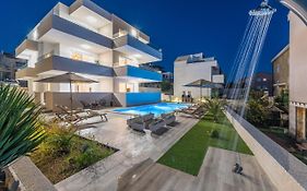 Pool Apartments Villa Meteorite